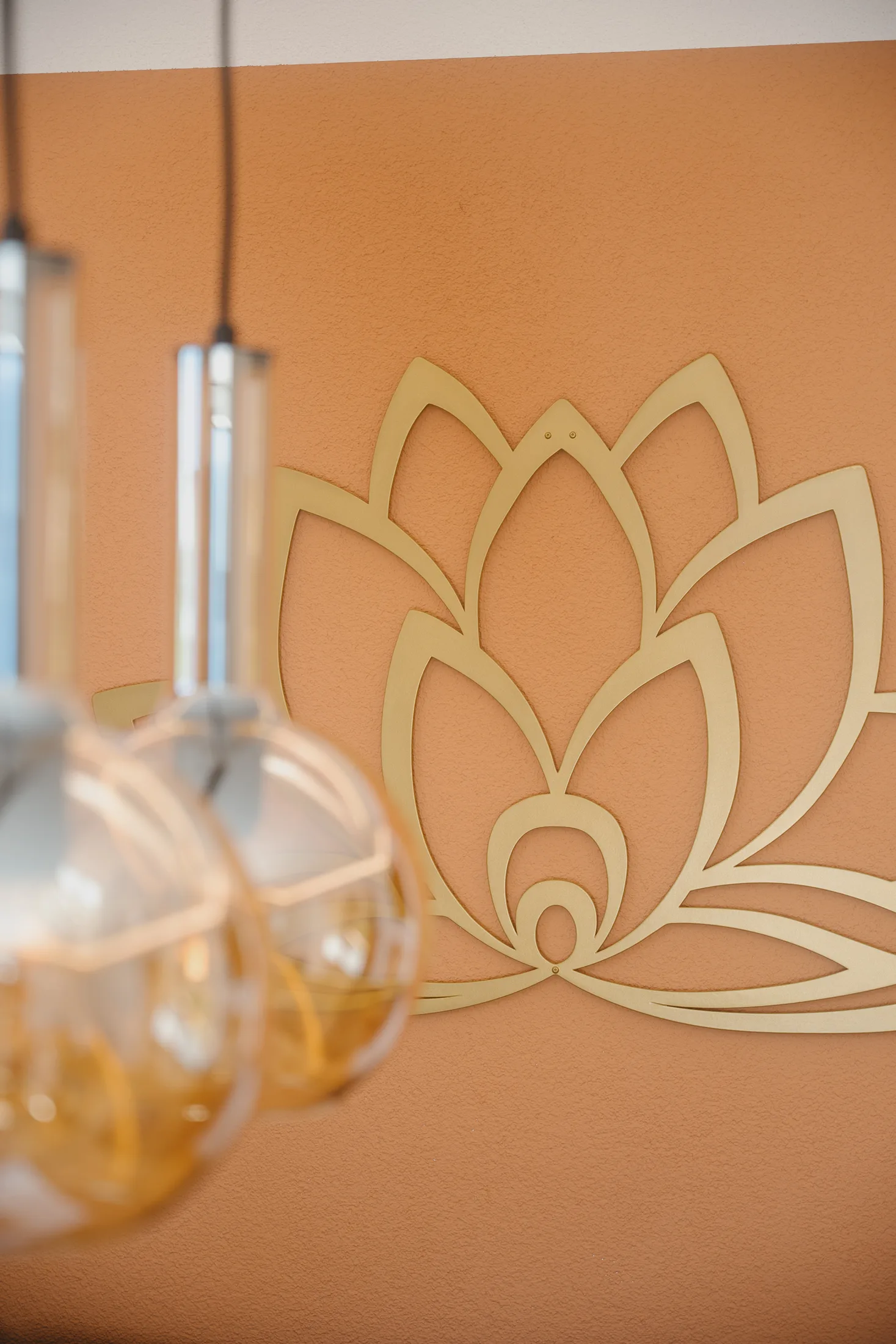Apart WeitBlick Detail mit Lotus-Wandgestaltung