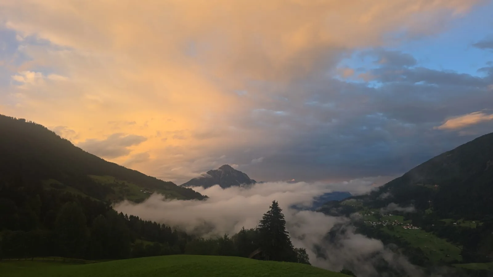 Abendlicher Ausblick vom Apart WeitBlick ins Pitztal