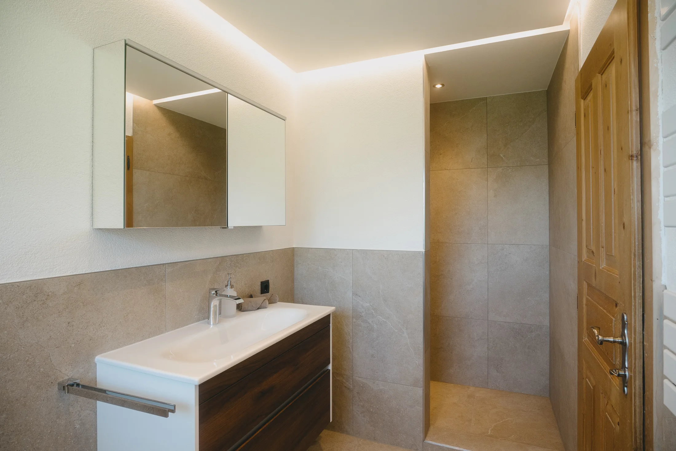 Apart WeitBlick Badezimmer mit Dusche